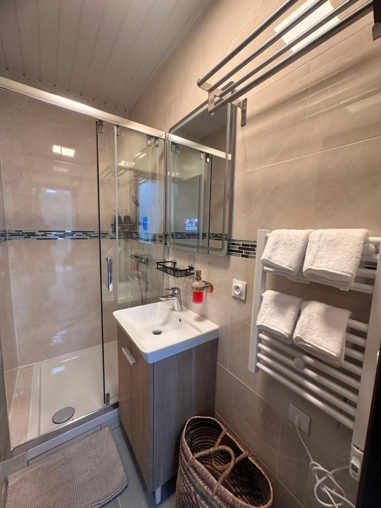 Superbe Appartement Renove Au Coeur De La Capitale Париж Екстер'єр фото